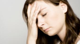 headache woman menopause