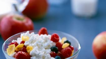 Lauren K. Williams, M.S., Registered Dietitian, discusses choosing healthy snack options.
